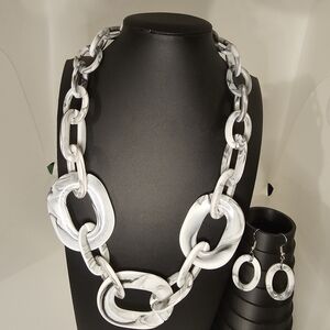 Marbled Chain Link Necklace and Earring Set